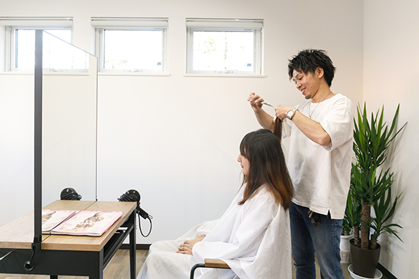 unem（アンエム）で行ったスタイリングをご紹介しております。
